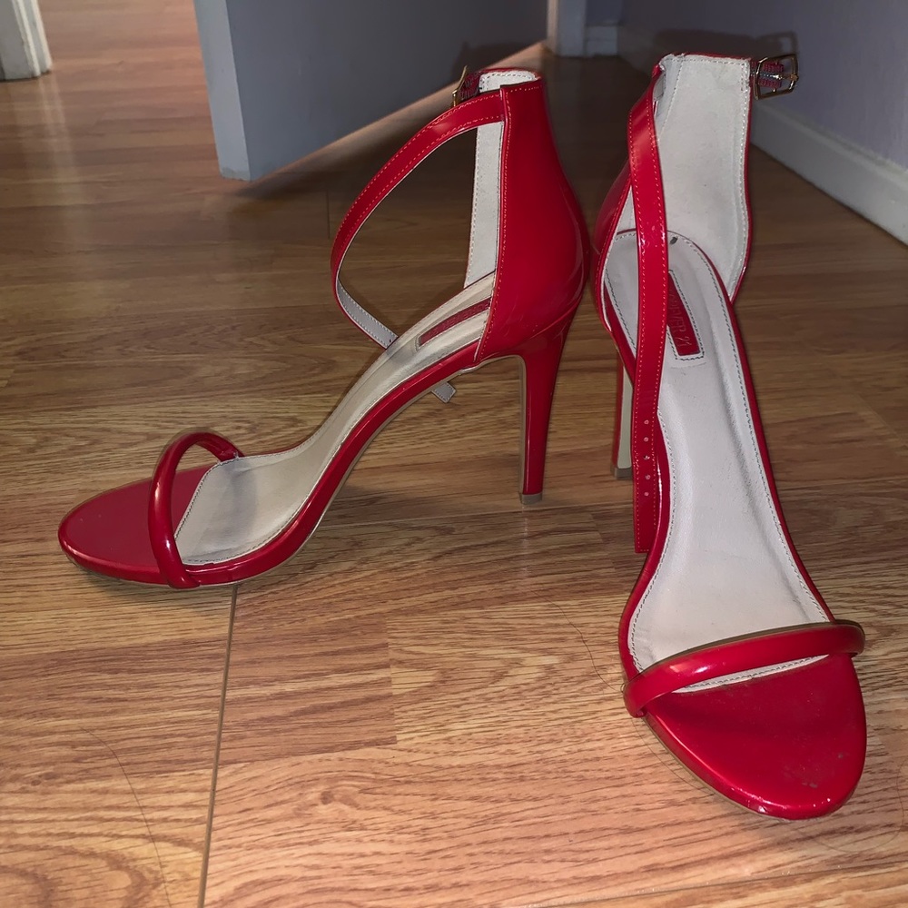 RED HEELS